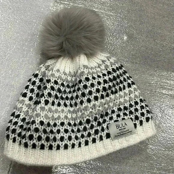 ❤️2/$30❤️Bula Knit Beanie with Pom-WMN - Picture 1 of 4